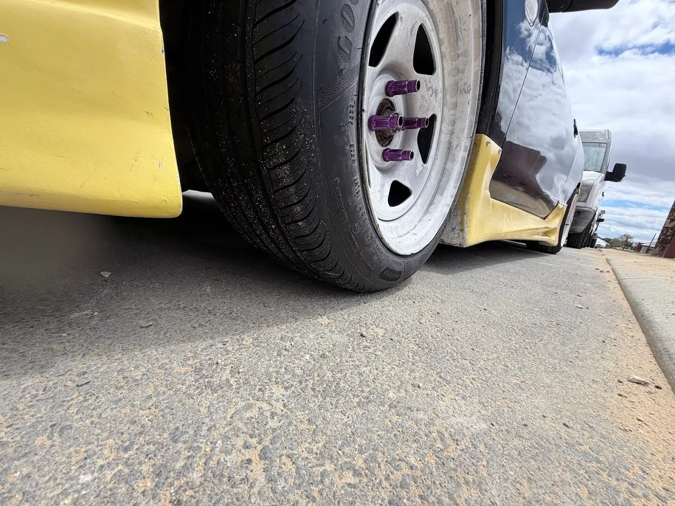 Low angle of a fitted wheel