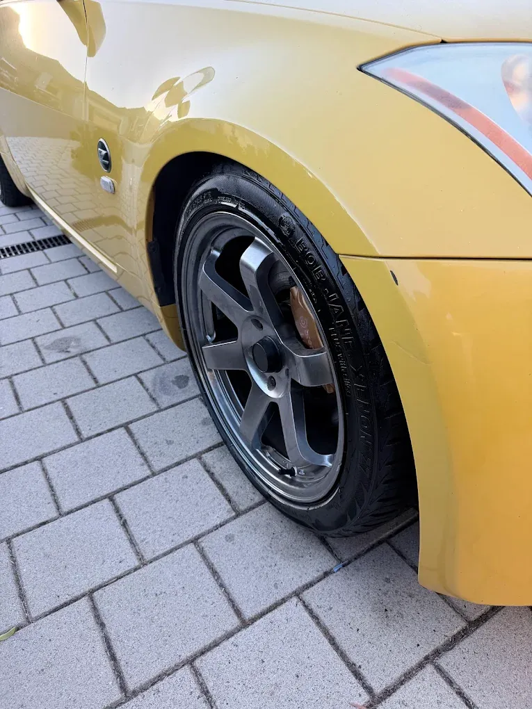 350Z wheel close-up